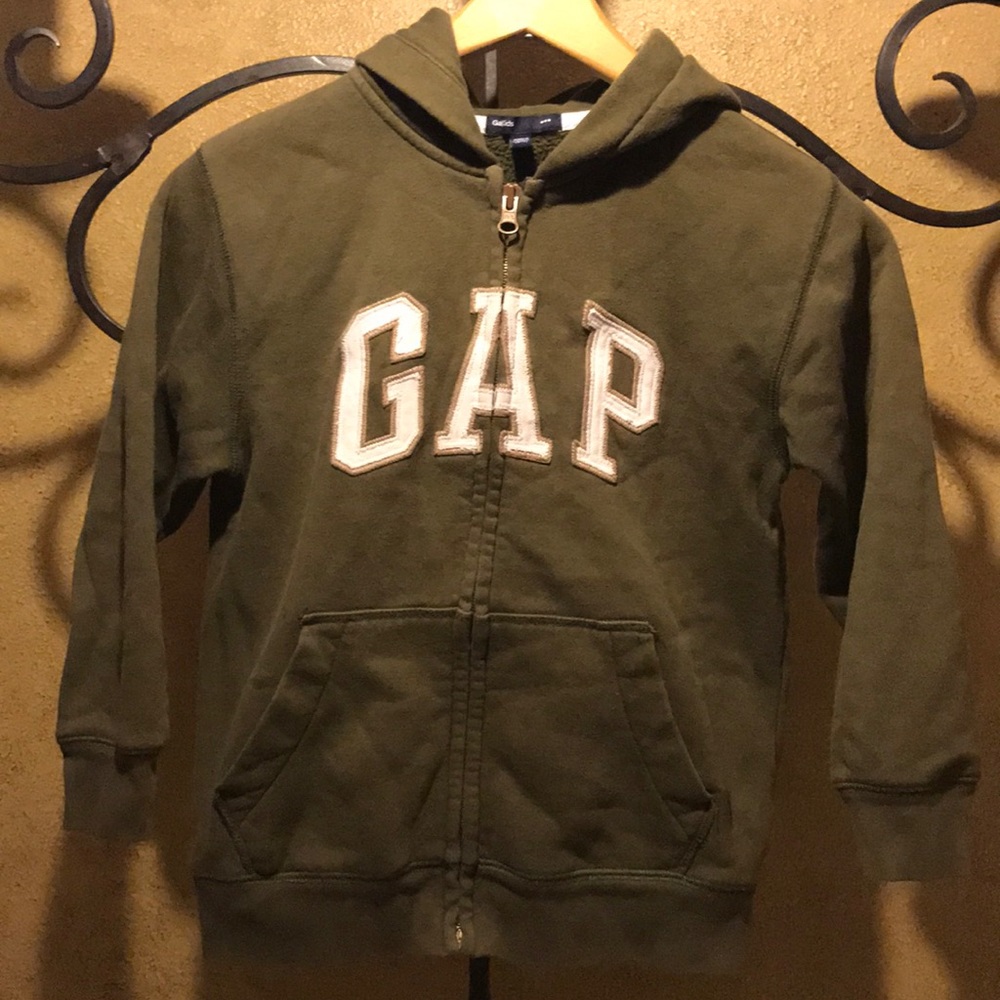 ⭐️Gap Boys size 6-7 Small olive colored hoodie